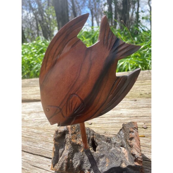 Vintage MCM Carved Wood Tropical Fish Sculpture on Drift Wood - Picture 5 of 13